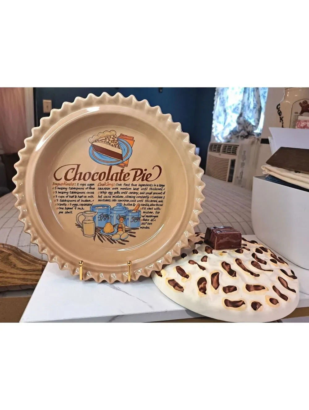 VTG Ceramic Universal Trump Corp Covered Recipe Pie Plate Chocolate Cream Pie